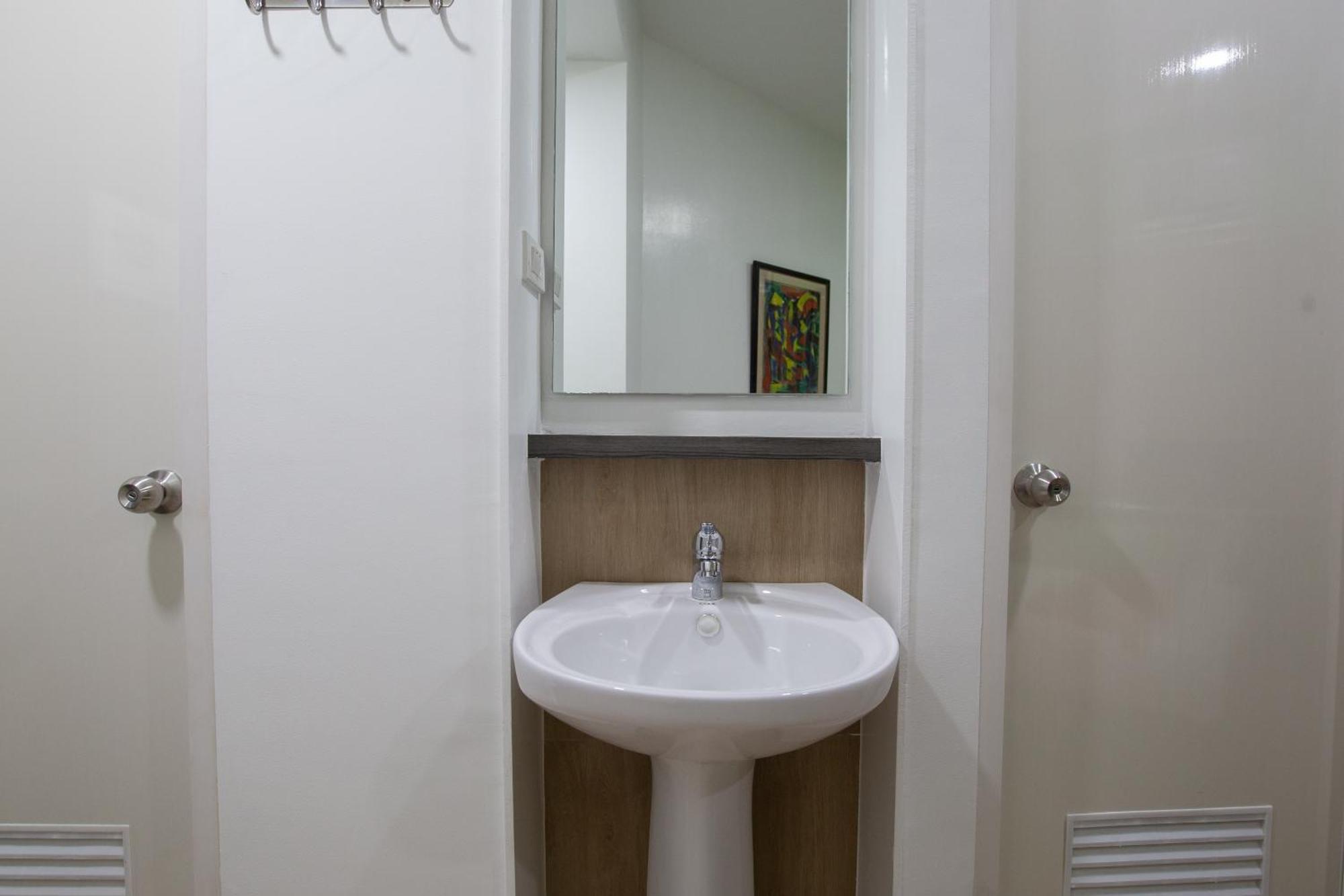 Casa Lily Hotel Quezon City Exterior photo